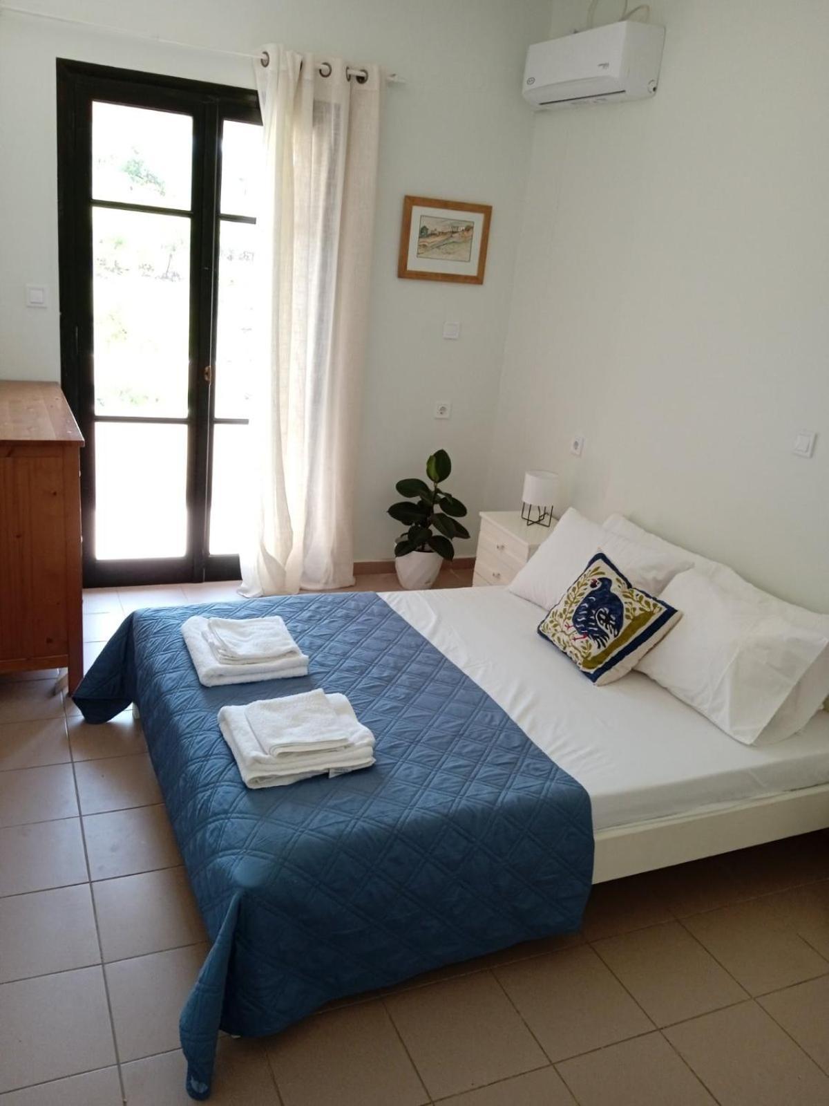 Phoeve Apt-Lovely 1-Br Rental Near The Beach Kalathas Exterior photo